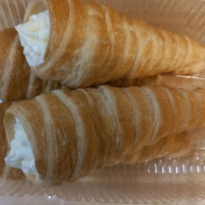 Трубочки со взбитыми сливками в Кондитерская-пекарня Смайлик по цене 115 ₽