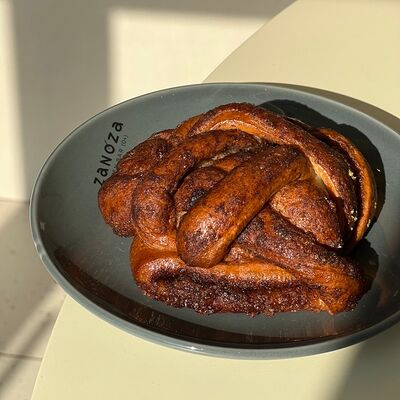 Скандинавская булочка в Zanoza Kруассантерия по цене 300 ₽