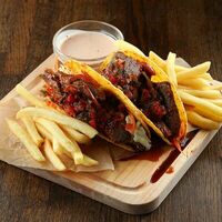 Тако с говядиной и картофелем по-деревенски в Craft Lab Cafe