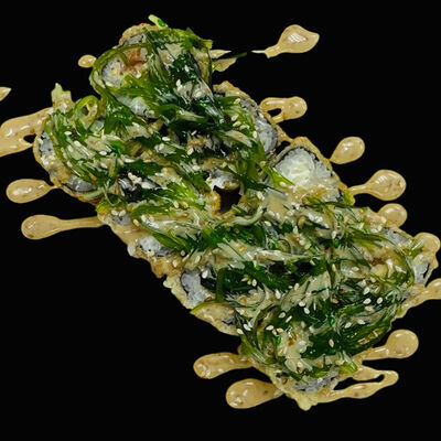 Теплый ролл Сяке Темпура в Kaikan по цене 555 ₽