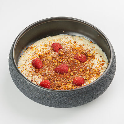 Рисовая каша, на молоке, орех пекан в соленой карамели, какао, малина в Южанин по цене 85000 сум