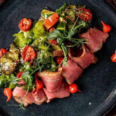 Салат с ростбифом и печеным перцем в Карас по цене 1120 ₽