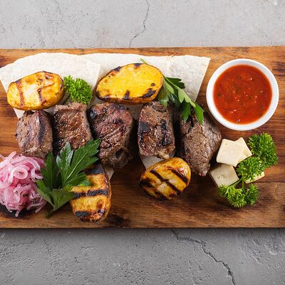 Шашлык из cвинoй вырезки в Мангал по цене 670 ₽