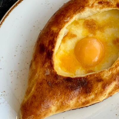 Хачапури по-аджарски в Berberry & ptichka по цене 550 ₽