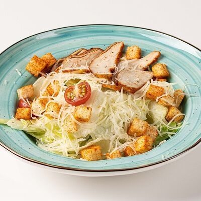 Cалат Цезарь с курицей в Hungry Wolf Bar по цене 650 ₽