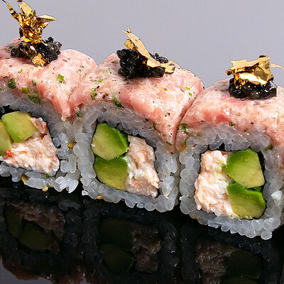 Ролл тартар торо с крабом в Naomi Sushi по цене 3500 ₽