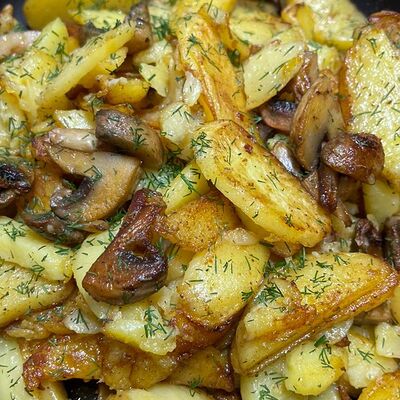 Жареная картошка со свежими грибами шампиньонамив Настроение вкуса по цене 720 ₽