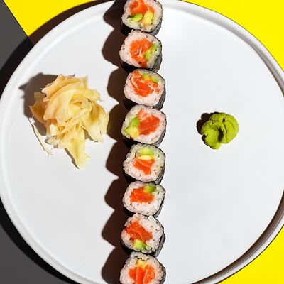 Лосось и авокадо в Tiger Sushi по цене 290 ₽