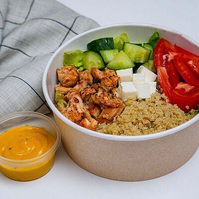 Боул с курицей и киноа в SANDI по цене 519 ₽