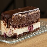 Пирожное Вишня в шоколаде в Рабарбар