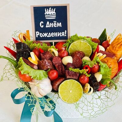 Набор закусок в ведерке С днем рожденияв Дарите красиво по цене 4499 ₽