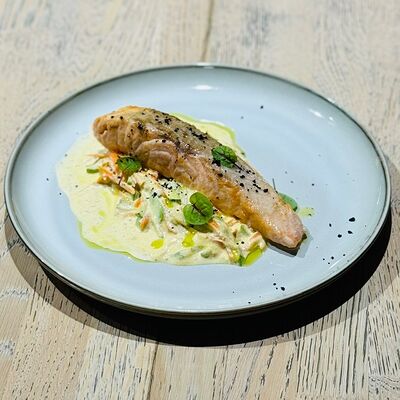 Стейк из форели с овощной пастой и кунжутным маслом в Сквер по цене 1060 ₽