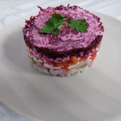 Сельдь под шубой в Осетринка по цене 380 ₽