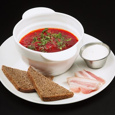 Борщ с пастрами из говядиныв Harats Pub по цене 518 ₽