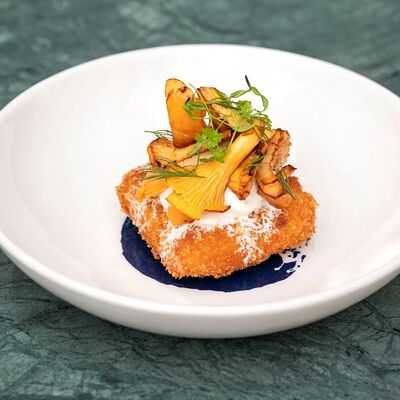 Картофельный крокет со страчателлой и жареными лисичками в Florinskiy bistro по цене 790 ₽