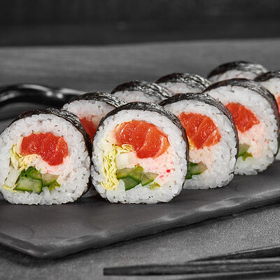Футомаки сяке в Суши Мастер по цене 289 ₽