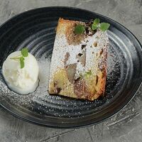 Шарлотка с яблоками в Come Mode Cafe