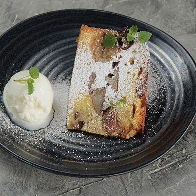 Шарлотка с яблоками в Come Mode Cafe по цене 590 ₽