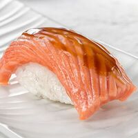 Опалённый лосось в Суши Fantasy