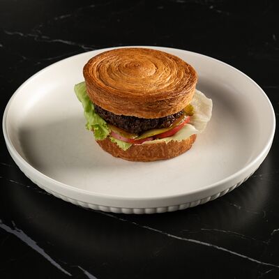 Бургер из мраморной говядины в Западный сад ! по цене 900 ₽