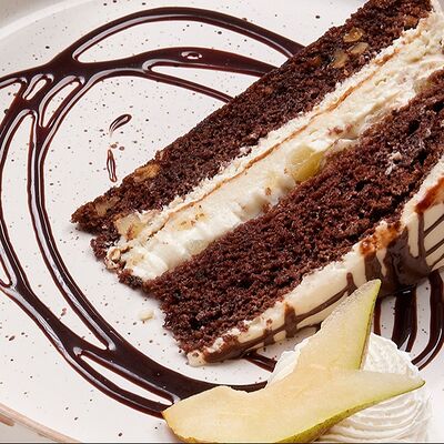 Шоколадно-грушевый торт в Понтиле по цене 350 ₽