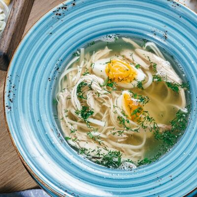 Суп с фрикадельками и домашней лапшой в СтругановЪ по цене 350 ₽