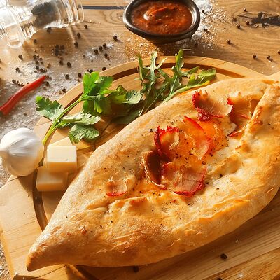 Хачапури по-аджарски с бастурмой в Дачные сезоны по цене 560 ₽