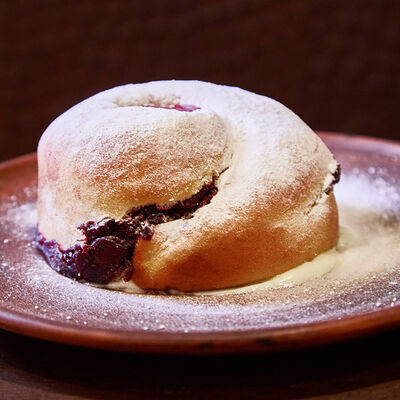 Плюшка с вишней в Плюшка по цене 250 ₽