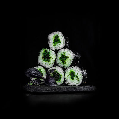 Чука маки ролл (с салатом чука) в SushiShop51 по цене 243 ₽