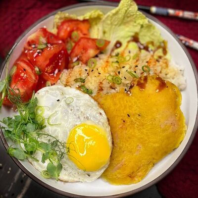 Жареный рис с курицей в Kirova street по цене 400 ₽