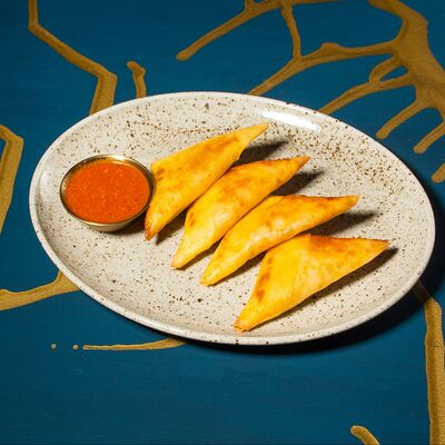 Самосы с мясом в Dolce Vita по цене 390 ₽