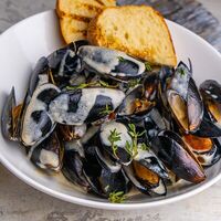 Мидии в сливочно-чесночном соусе в Кафе Цоколь