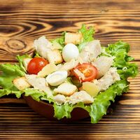Салат Цезарь с курицей в Pizzabar