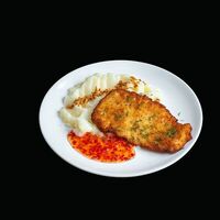 Куриная отбивная в панировке с картофельным пюре в Арими