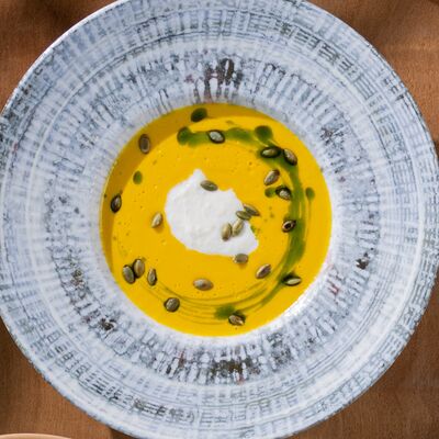 Тыквенный крем-суп со страчателлойв Куркума по цене 530 ₽