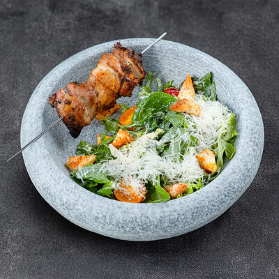 Цезарь с бедром цыпленка в Бумбараш по цене 565 ₽