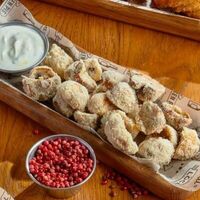 Шампиньоны фри с трюфельной сметаной в BBQ Beer Restaurant