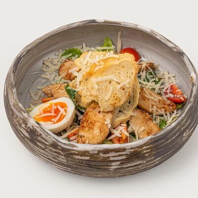 Салат Цезарь с курицей в Дело по цене 660 ₽