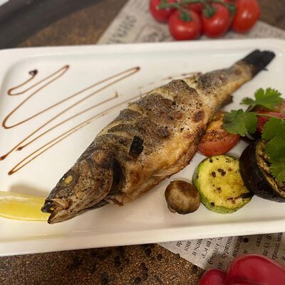 Сибас с лимоном и овощами гриль в Три перца по цене 790 ₽