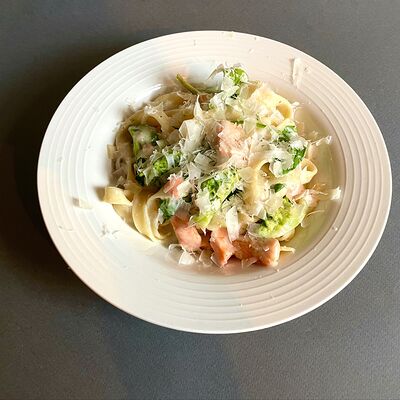 Паста с форелью и брокколи в Amici Бар по цене 750 ₽