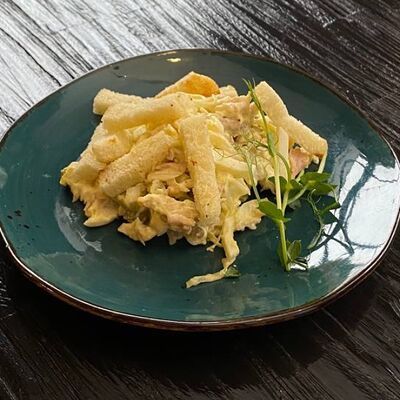 Салат из ветчины, филе птицы, капусты в Длинный нос по цене 180 ₽