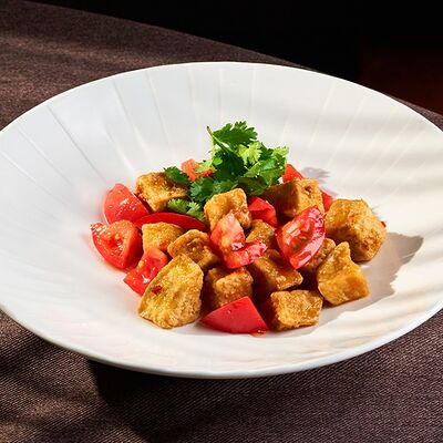 Салат с хрустящими баклажанами в База по цене 650 ₽