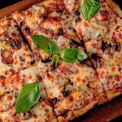 Карпаччо из говядины с карамелизированным луком в Dolce Far Niente по цене 1300 ₽