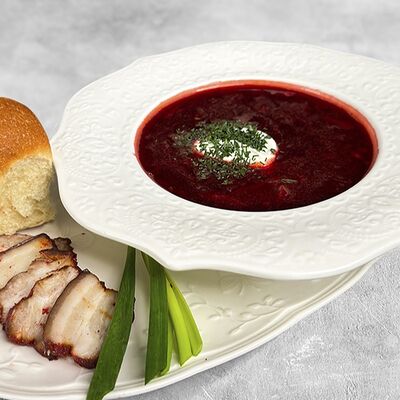 Борщ с пампушками в MaMa Mia по цене 343 ₽