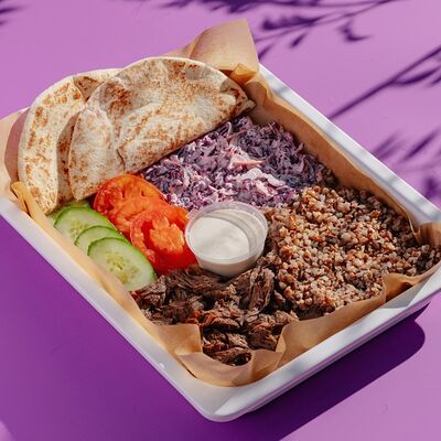 На тарелке с гречкой и говядиной в Вертимский по цене 744 ₽