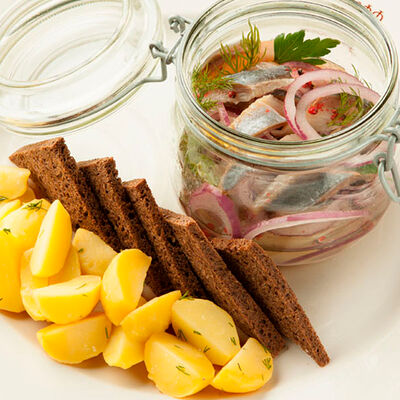 Сельдь с картофелем в Колбасофф по цене 560 ₽