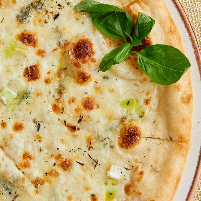 Пицца Четыре сыра в Паста Фэмили по цене 870 ₽