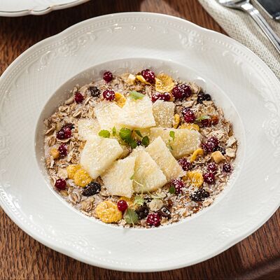 Гранола, яблоко, смородина красная, сыр рикотта, творог обезжиренный, мед в Вера Фёдоровна по цене 350 ₽