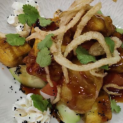 Салат с хрустящими баклажанами в Чехов сад по цене 520 ₽