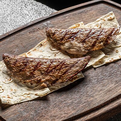Кюфте из мраморной говядины с моцареллой в Meat Coin по цене 1350 ₽